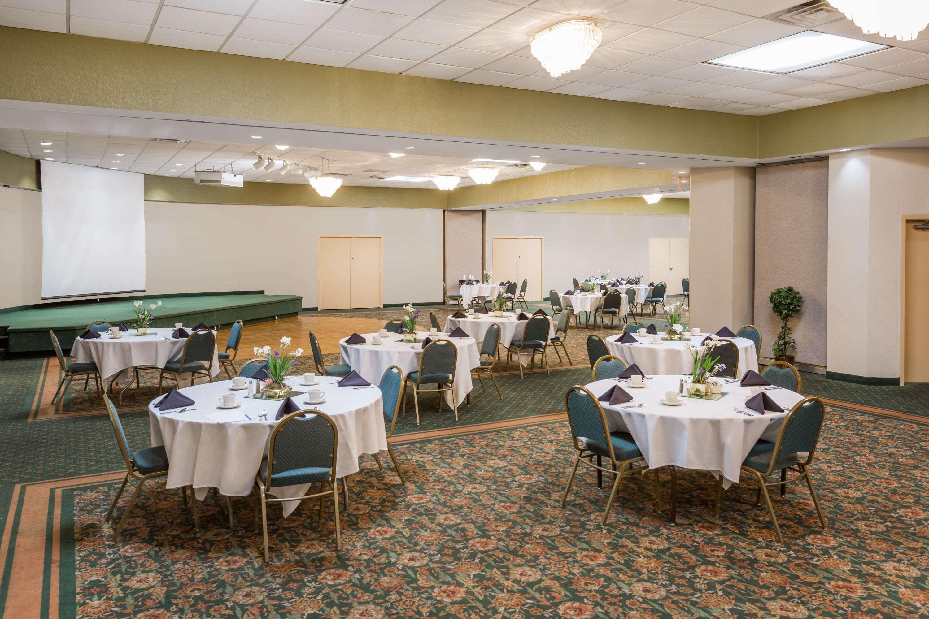 Days Inn & Conf Center By Wyndham Southern Pines Pinehurst Exterior photo